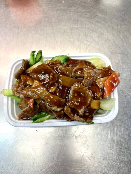 B16. Beef with mixed vegetables/ boeuf saute avec legume 什菜牛肉